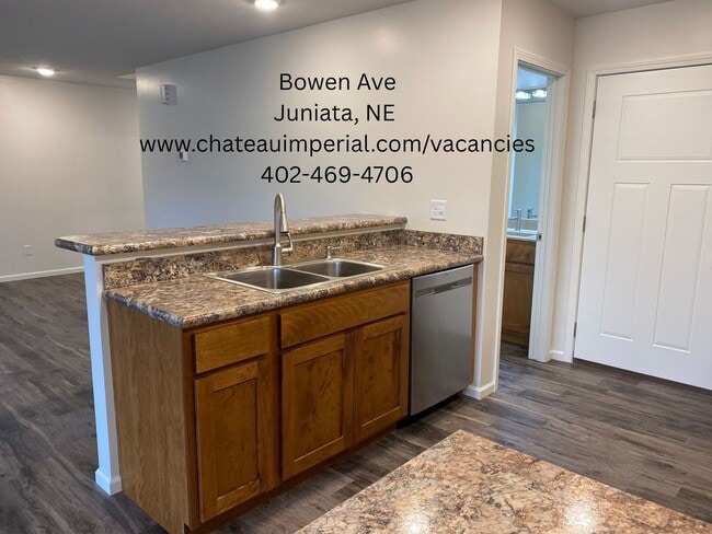 Building Photo - 600 N Bowen Ave