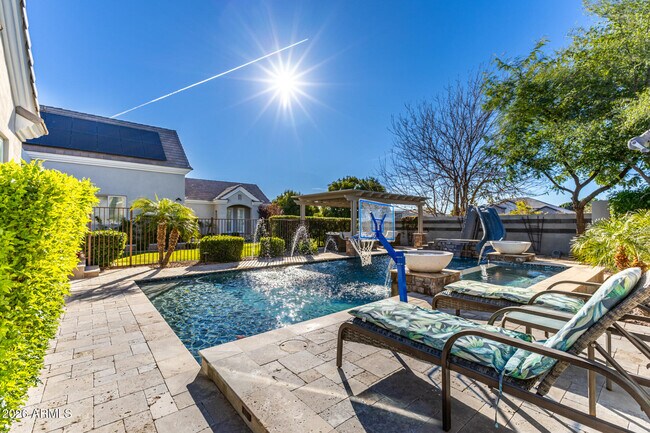 Building Photo - 2013 E Mallory St