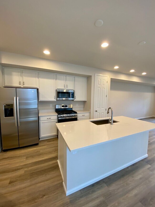 Building Photo - 8739 Scarborough Dr