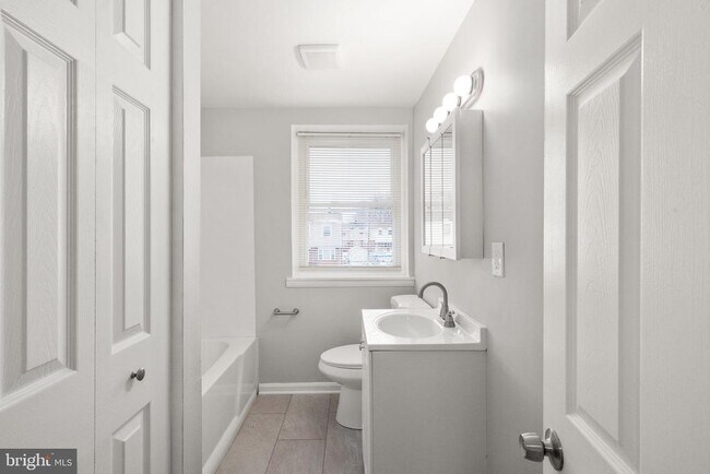 Building Photo - 2015 Dineen Dr