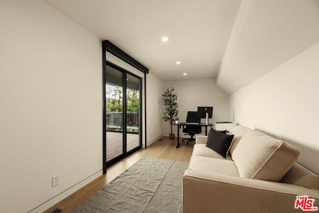 Building Photo - 2422 Apollo Dr