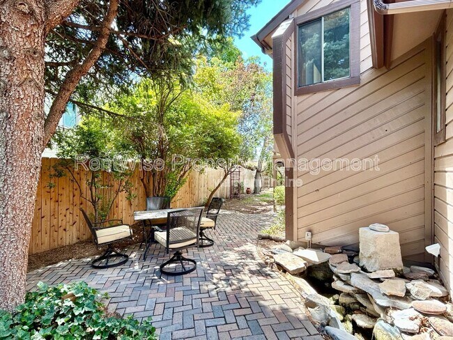 Building Photo - 875 N Gossett Pl