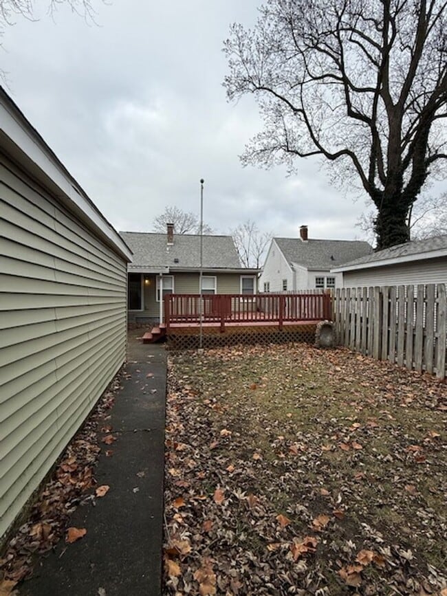 Building Photo - 2662 S 7th St