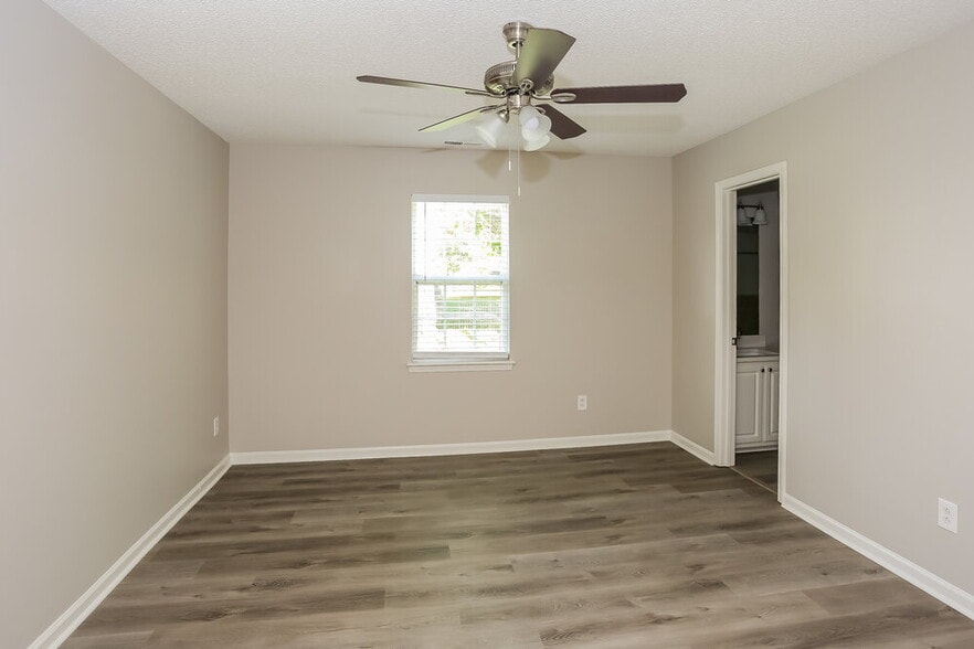 Building Photo - 4209-4204 4 Winds Ct SW