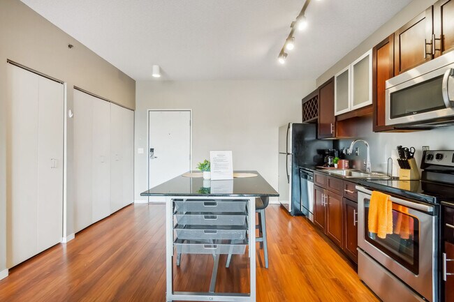 Building Photo - 616 Washington Ave S