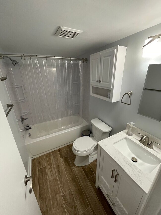 Building Photo - Cozy 1 Bedroom in a Quiet Building in Emsworth!