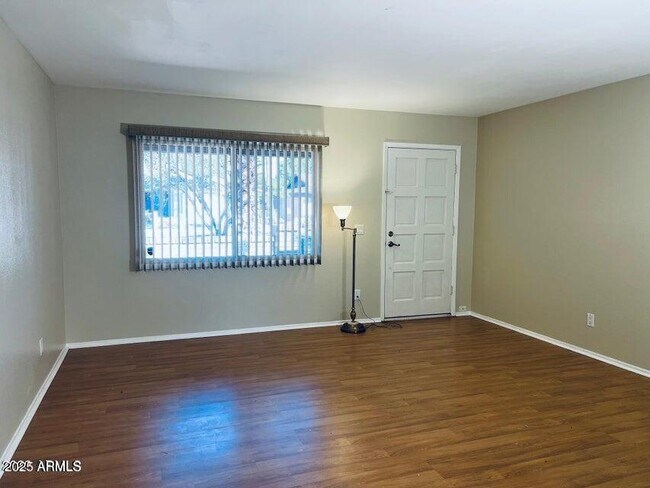Building Photo - 1717 E La Donna Ln