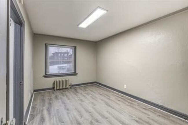 Building Photo - 807 Clara Ave