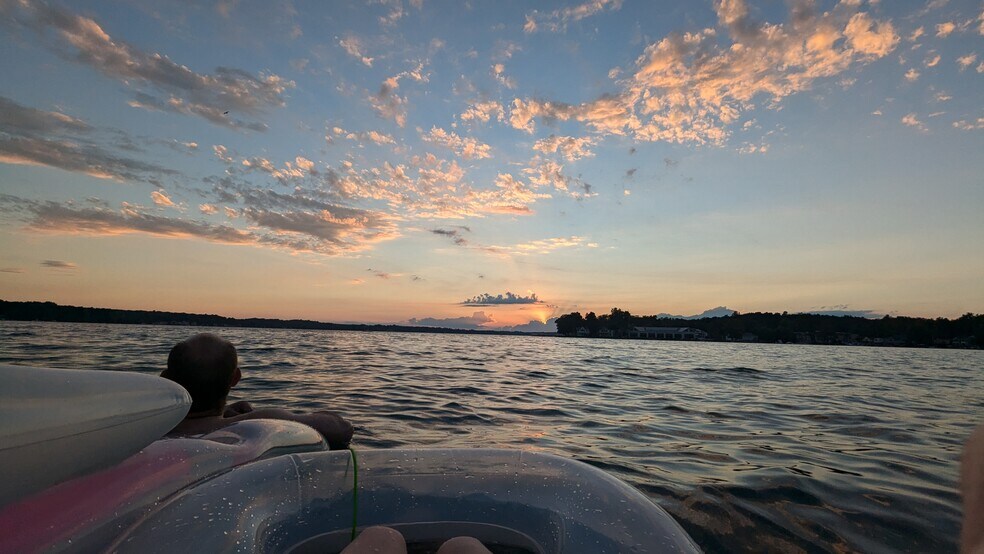 Building Photo - 8970 E Gull Lake Dr