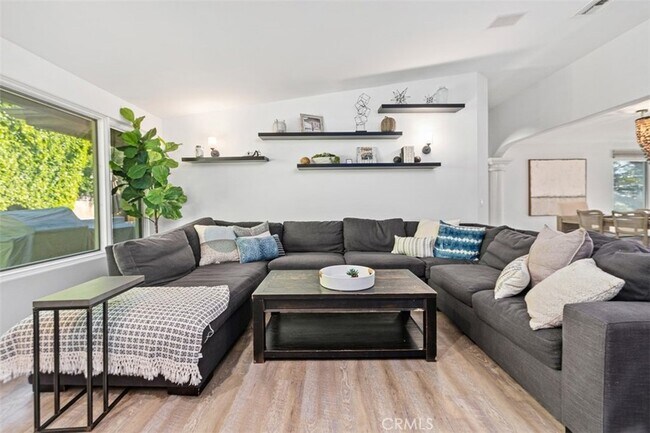 Building Photo - 600 Cliff Dr