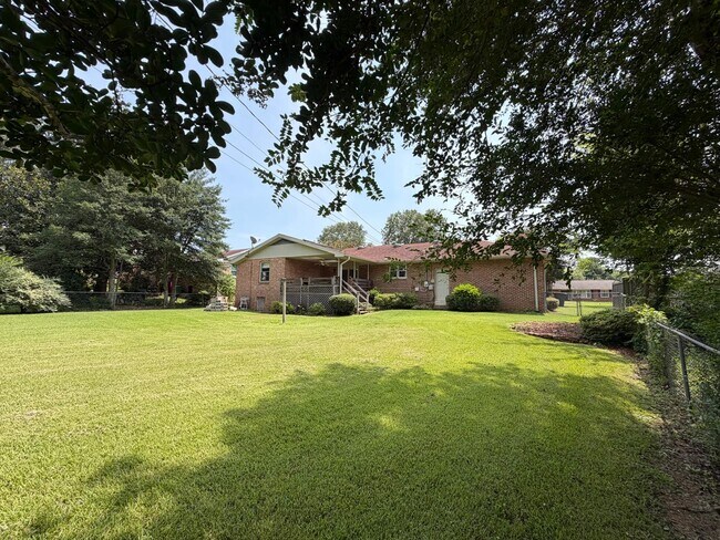 Building Photo - 524 Graycroft Dr SW