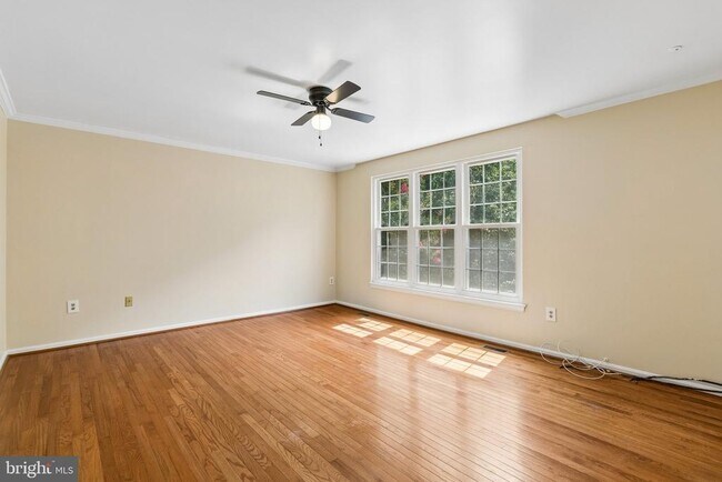 Building Photo - 820 Chatsworth Dr