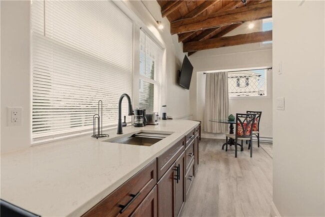 Building Photo - 98 Kay St