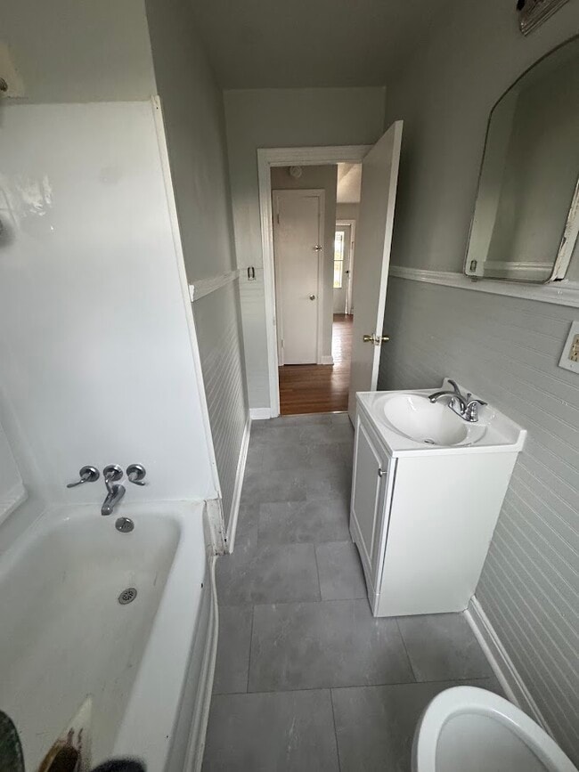 Building Photo - 1408 NW Downing St