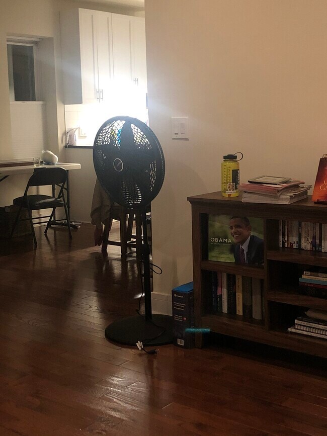 Building Photo - 4424-4432 N Wolcott Ave