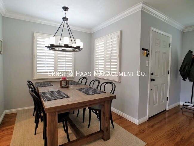 Building Photo - Beautifully Remodeled 2 Bedroom Lakewood H...