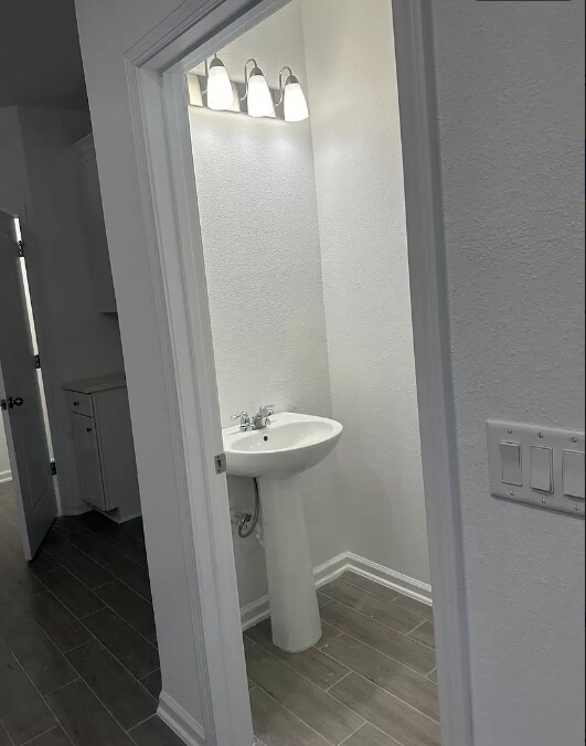 Building Photo - 322 Brandon Lks Dr
