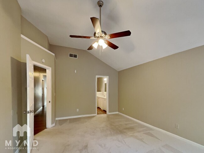 Building Photo - 3940 Cypress Pointe Dr