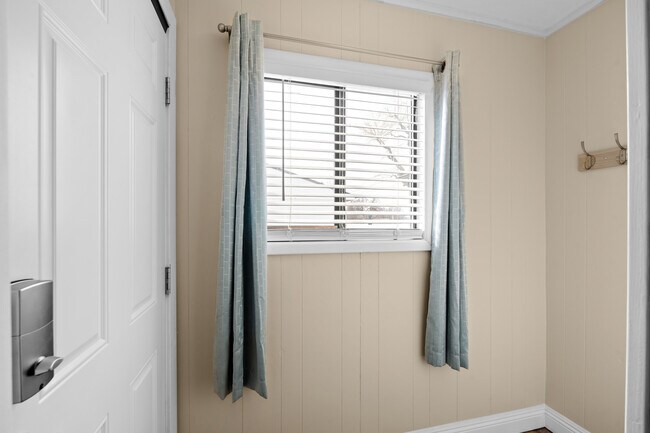 Building Photo - 428 Edwards Ave