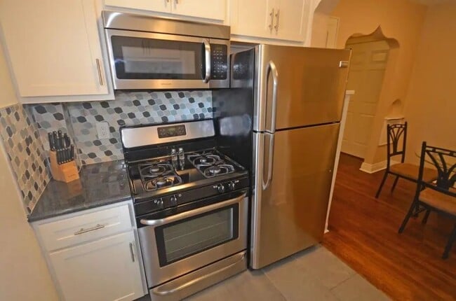 Building Photo - ME ME