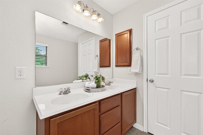 Building Photo - 21454 Piralta Ridge Ln