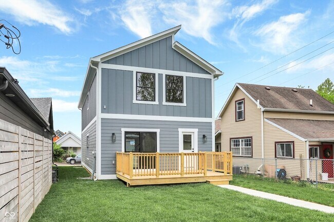 Building Photo - 220 Sanders St