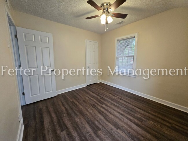 Building Photo - Summer Special! First Month's Rent Free!