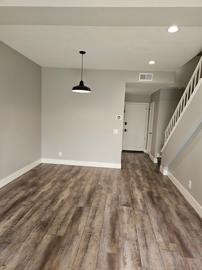 Building Photo - 30902 Club House Dr