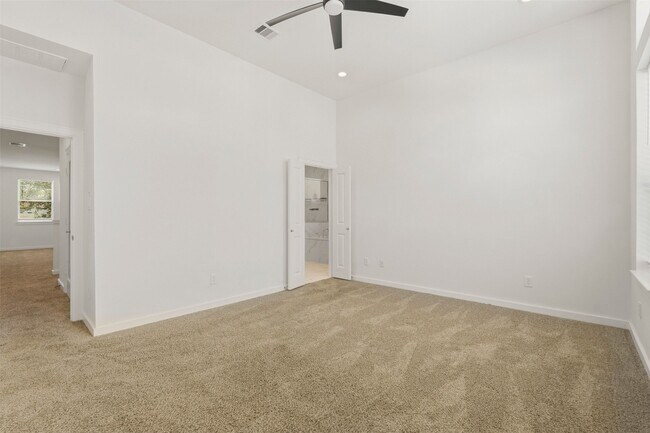 Building Photo - 1113 Highland Square Ln