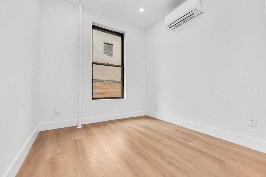 Building Photo - 425 W 57th St