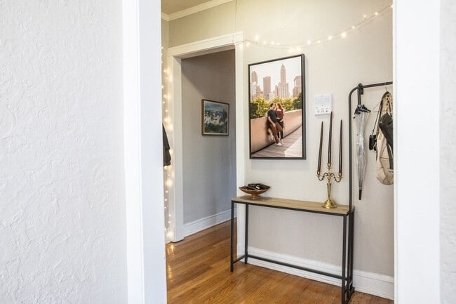 Building Photo - 1514 W Addison St