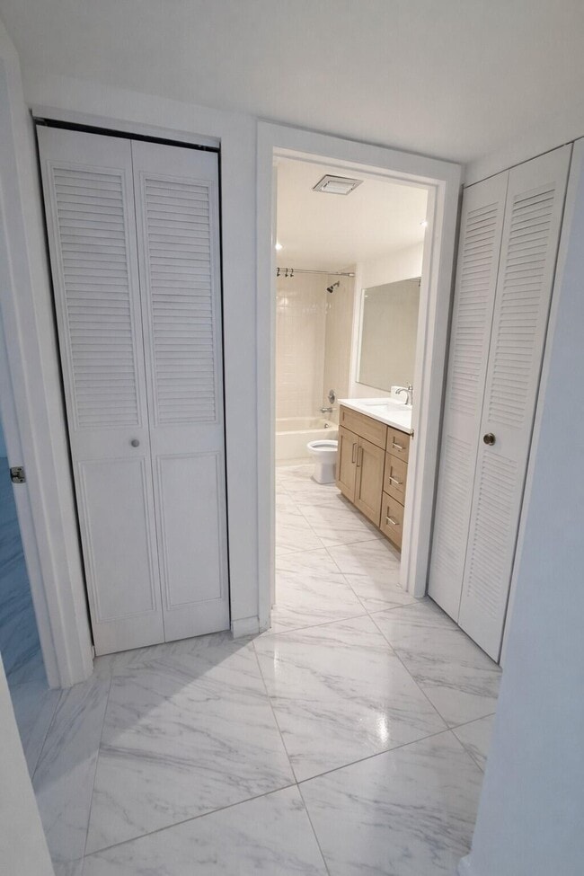 Building Photo - 3826 Whitehall Dr