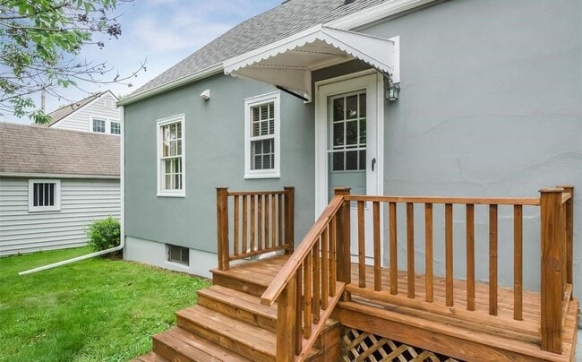 Building Photo - 3 Bedroom/1.5 Bathroom House - Available August 1st, 2025!