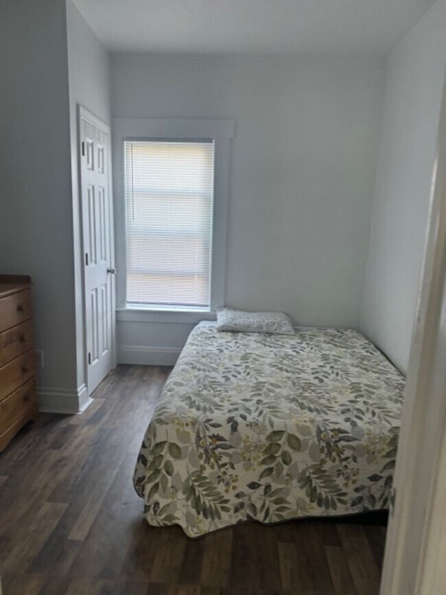 Building Photo - School Street