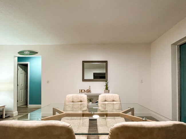 Building Photo - 532 Roosevelt Ave