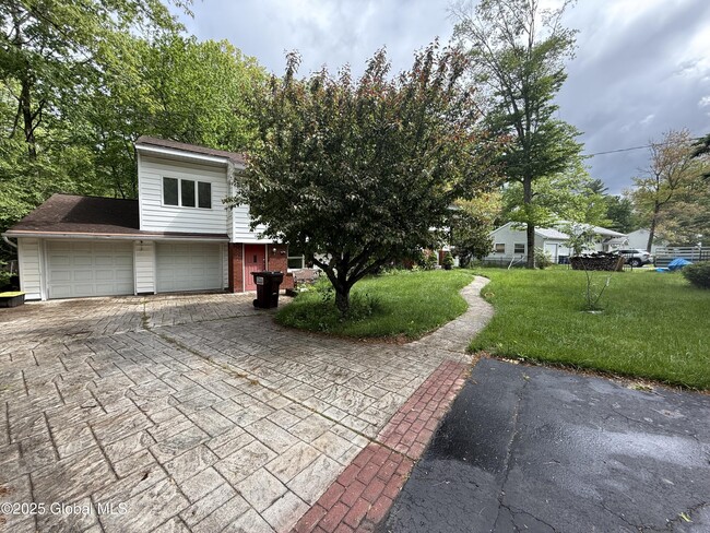 Building Photo - 1565 Crescent Rd