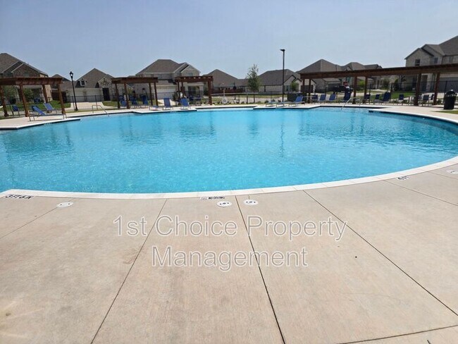 Building Photo - 2101 Sun Star Dr