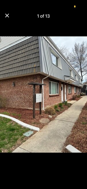 Building Photo - 979 S Lk St