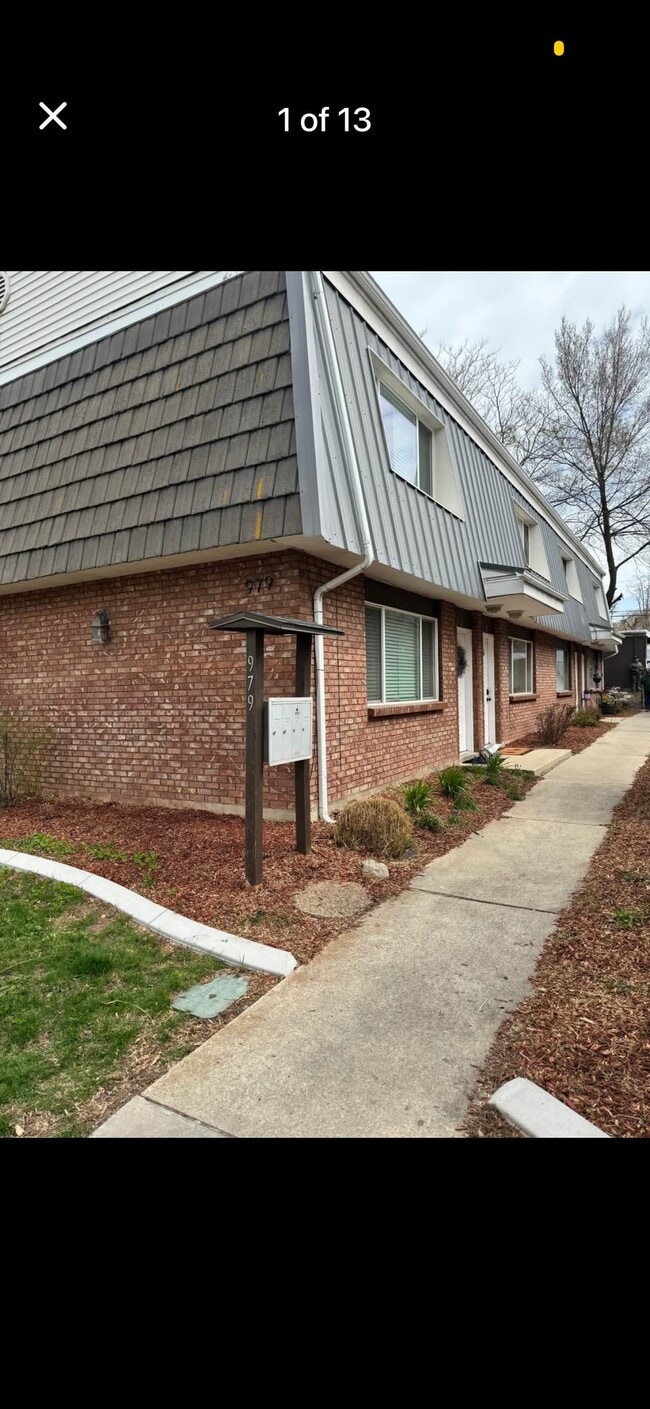 Building Photo - 979 S Lk St