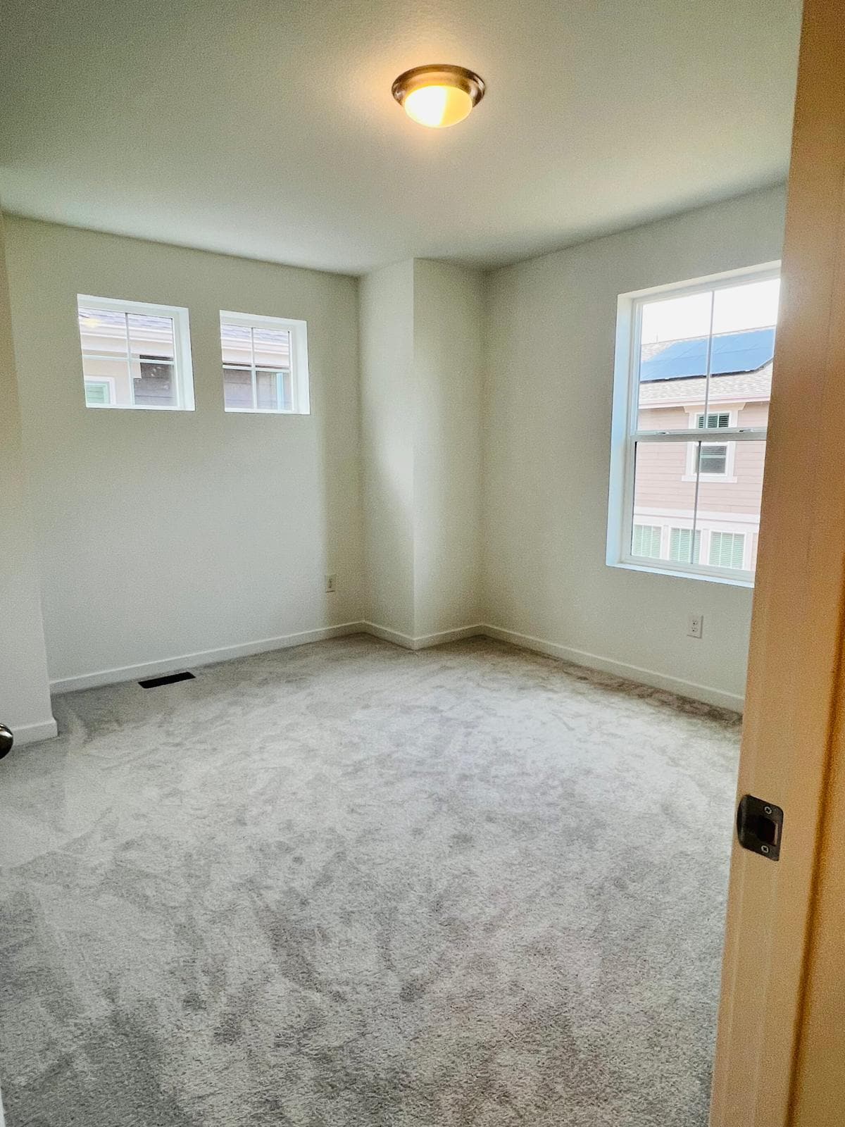 Building Photo - 637 Lillibrook Pl