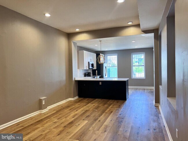 Building Photo - 1629 W Diamond St