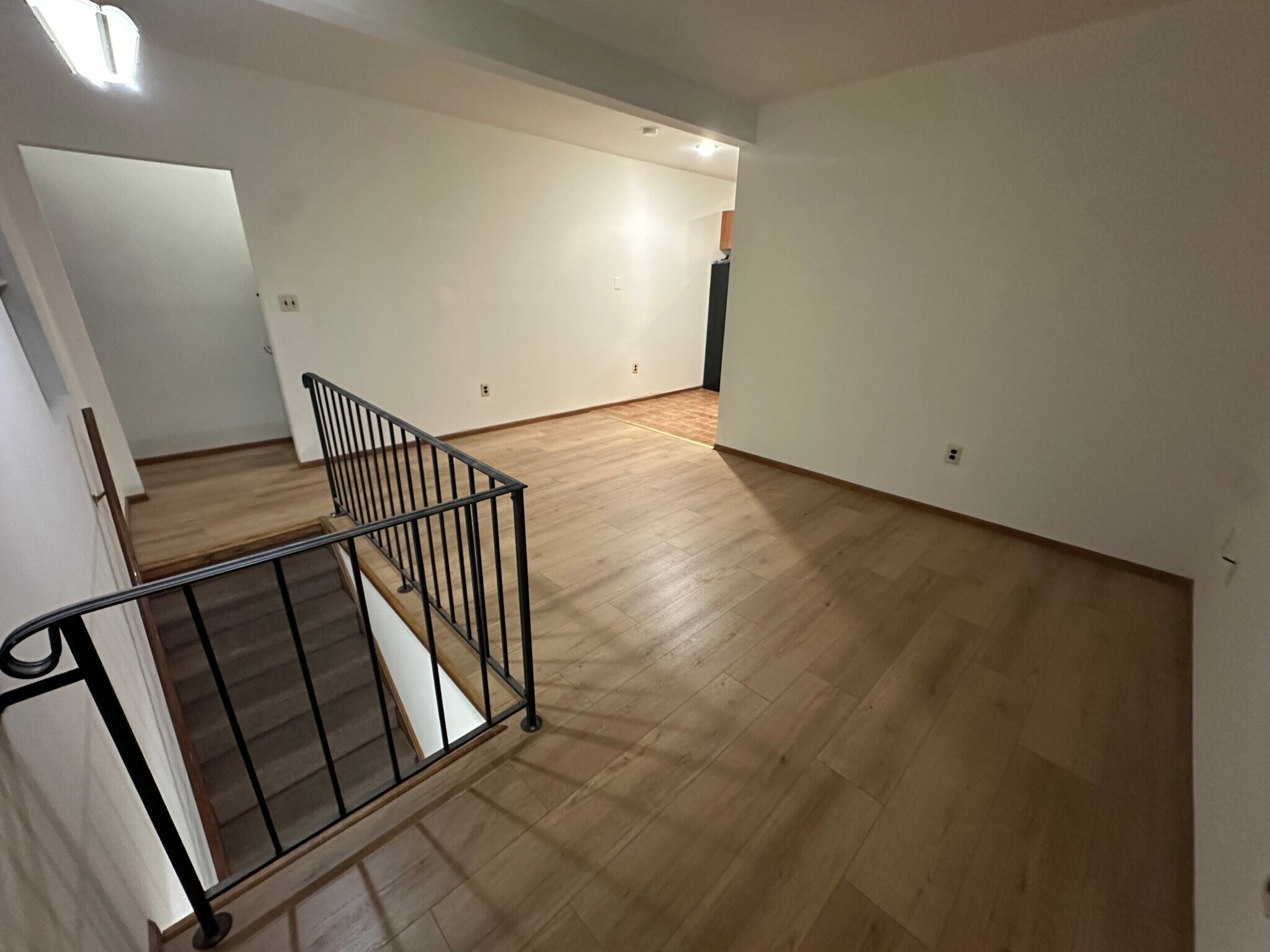 Building Photo - 1747 E 2nd St