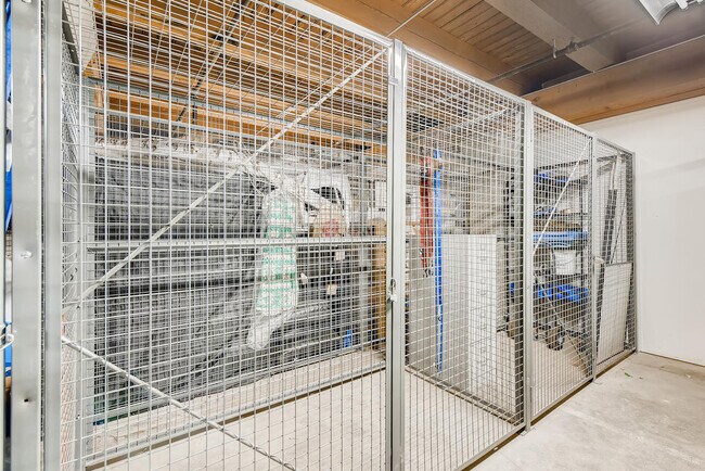 Building Photo - 333 S Desplaines St