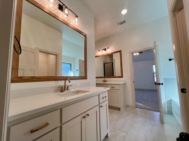 Building Photo - 9333 SW 42nd St