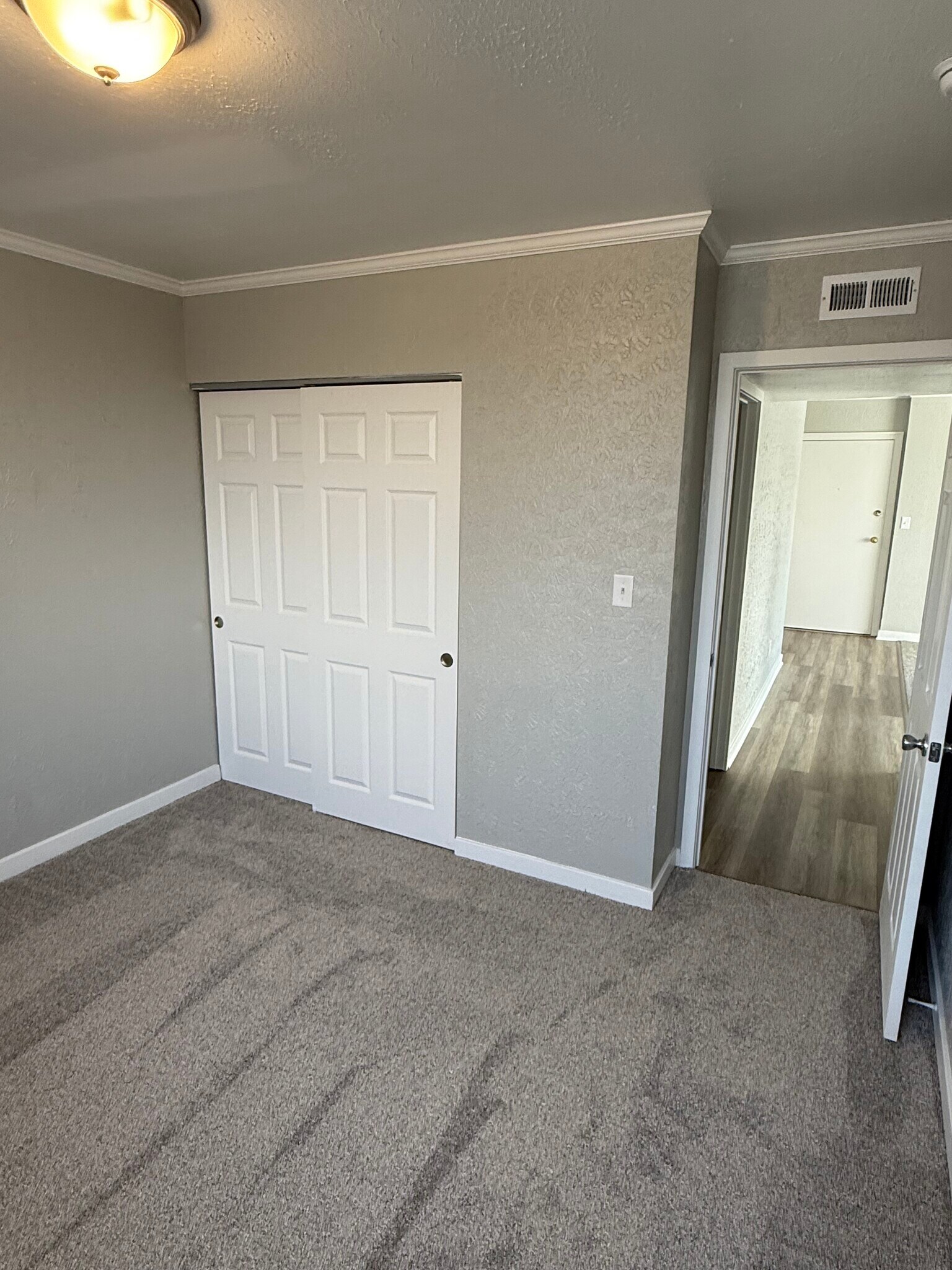 Building Photo - 505 Clough St