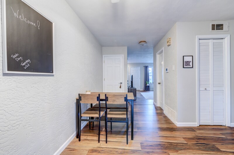 Building Photo - 10161 Squire Meadows Dr