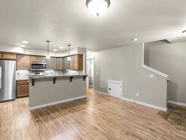 Building Photo - Charming 3 Story Townhome with AC
