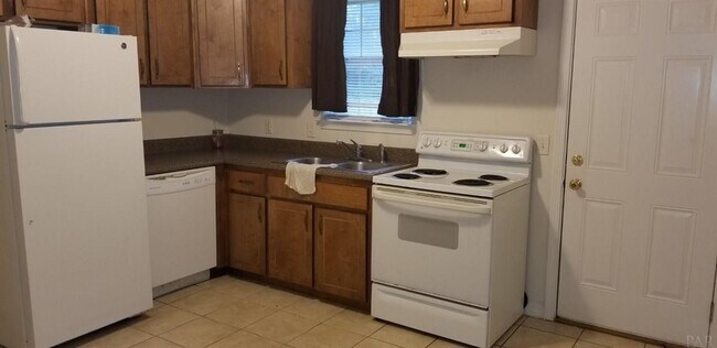Building Photo - 1046 Peakview Dr