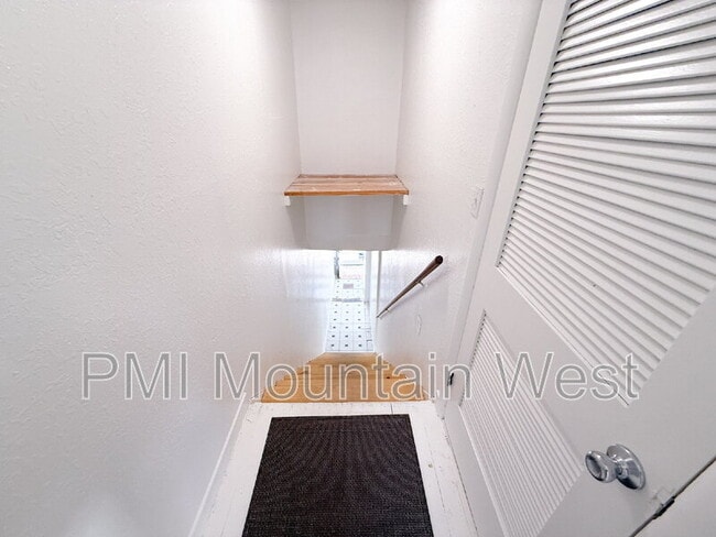 Building Photo - 9068 Main St