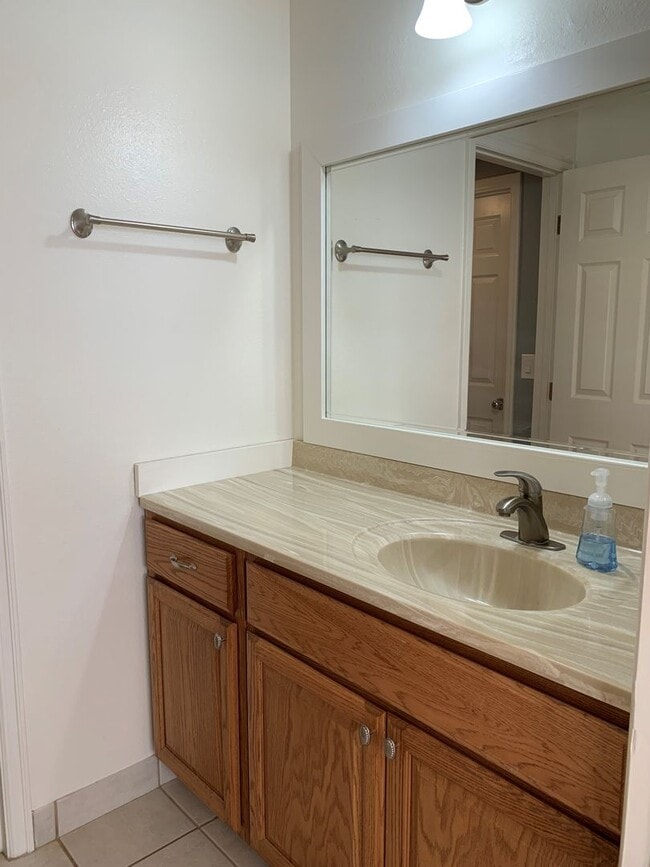 Building Photo - Maui Gardens ground floor 2 bedroom 1.5 ba...
